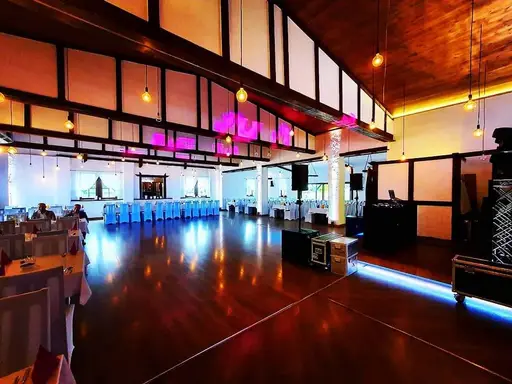 Sala Balowa z parkietem – Wrzosowy Tartak